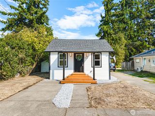 415 2nd Street NW #A, Puyallup, WA 98371