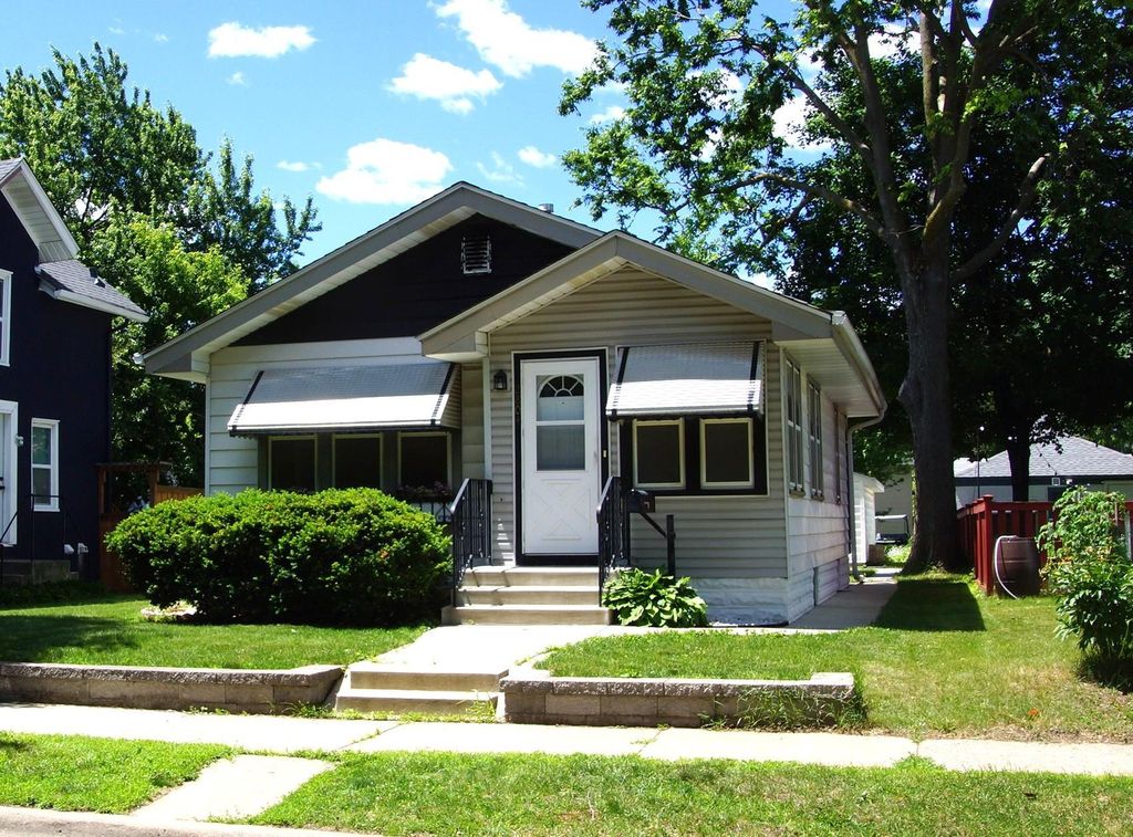 2804 37th Avenue S, Minneapolis, MN 55406