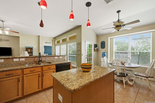 305 HILTON DR, Cibolo, TX 78108