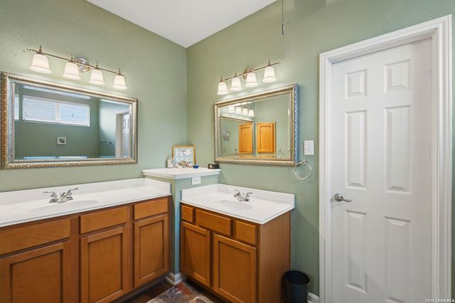 305 HILTON DR, Cibolo, TX 78108
