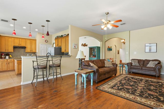 305 HILTON DR, Cibolo, TX 78108