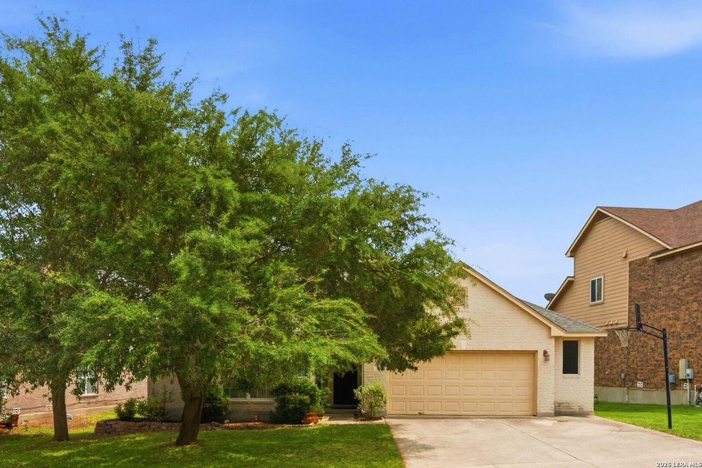 305 HILTON DR, Cibolo, TX 78108