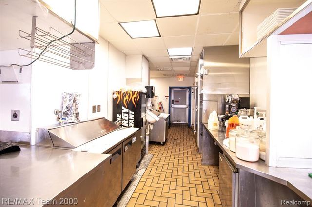 17431 Dix Road, Melvindale, MI 48122