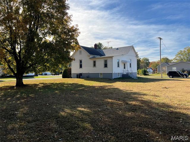 301 E 7th North Street, Mount Olive, IL 62069