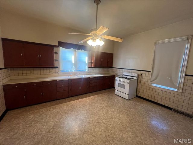 301 E 7th North Street, Mount Olive, IL 62069