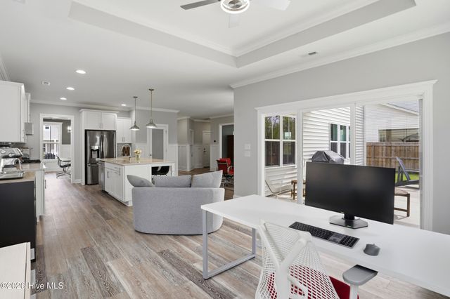 30 Man O War Lane, Hampstead, NC 28443