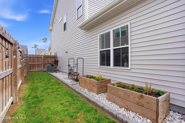 30 Man O War Lane, Hampstead, NC 28443