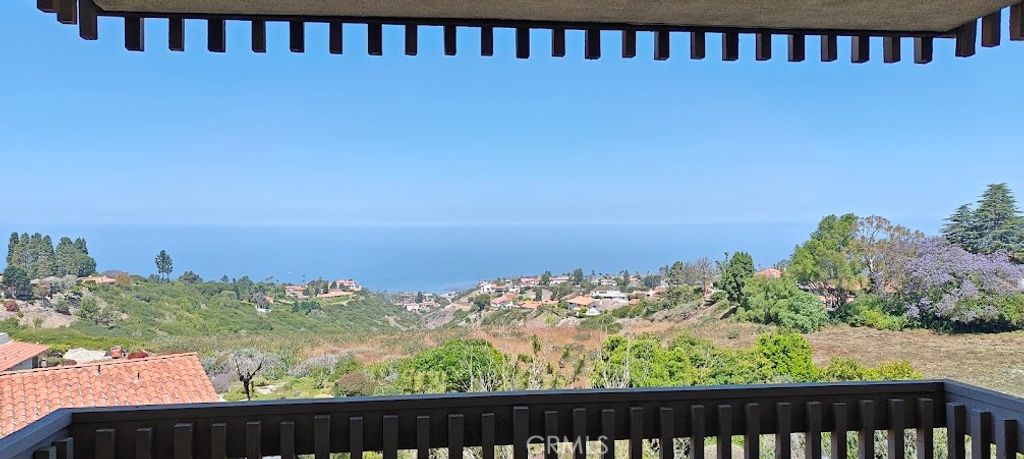 Image 10 of property listing at 6542 D-102 Ocean Crest, Rancho Palos Verdes, CA 90275
