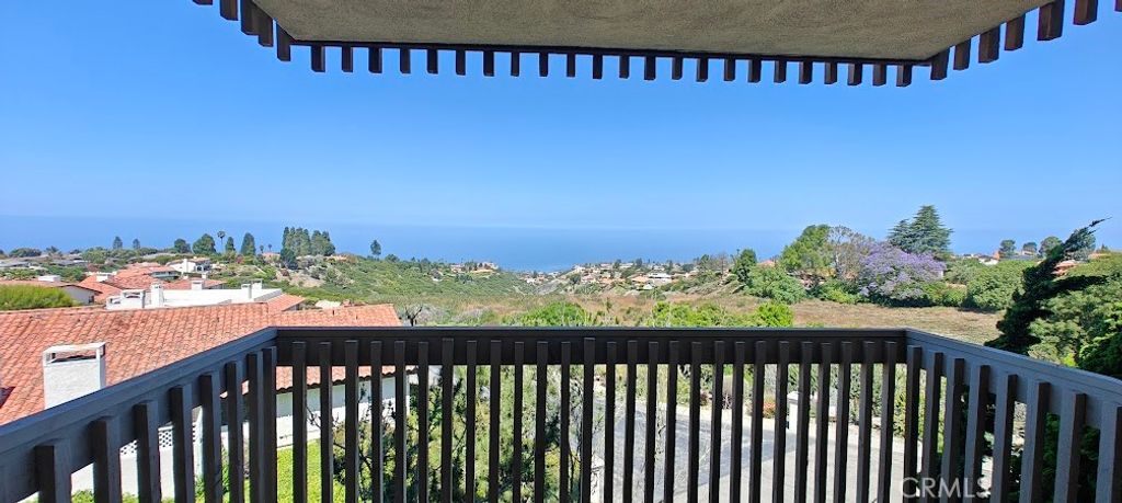 Image 11 of property listing at 6542 D-102 Ocean Crest, Rancho Palos Verdes, CA 90275