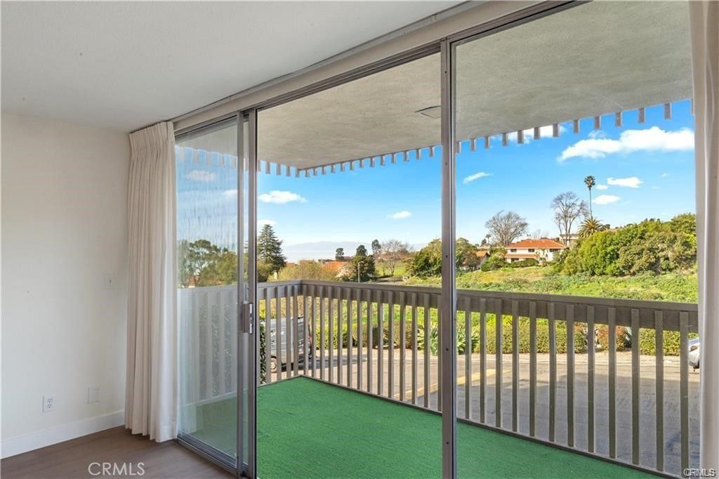 Image 14 of property listing at 6542 D-102 Ocean Crest, Rancho Palos Verdes, CA 90275