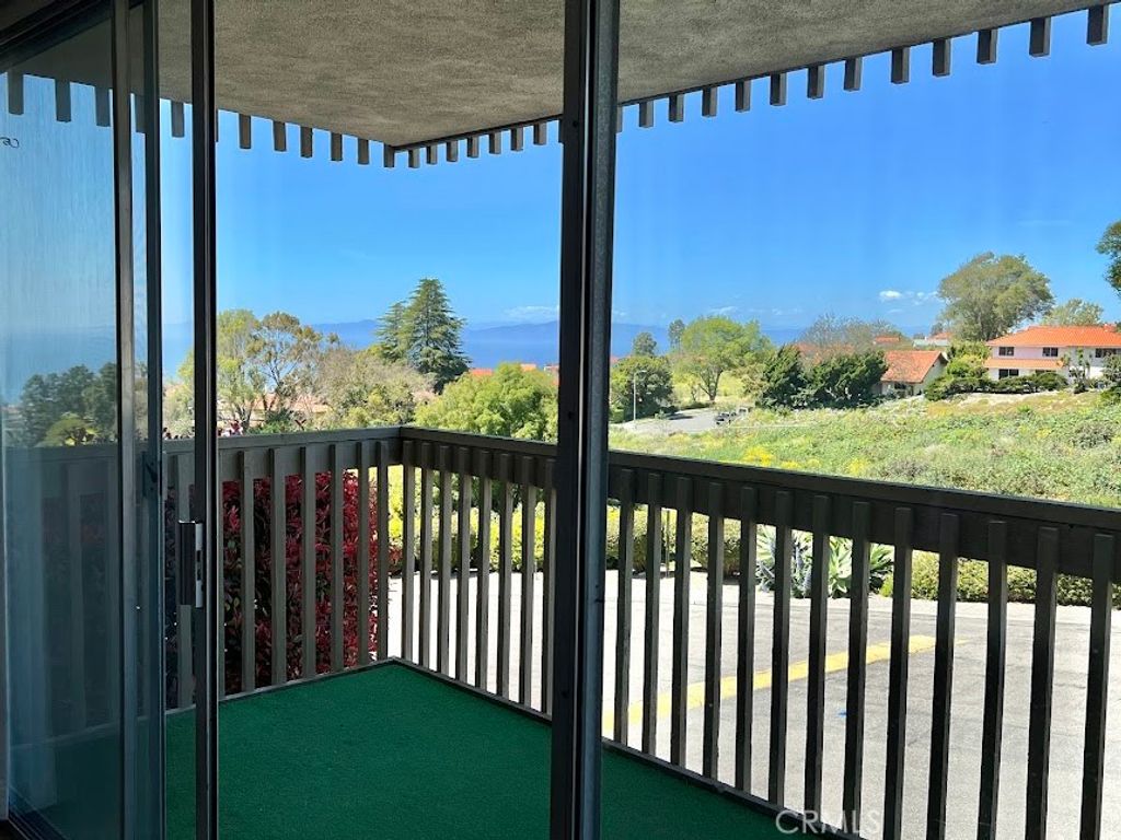 Image 15 of property listing at 6542 D-102 Ocean Crest, Rancho Palos Verdes, CA 90275