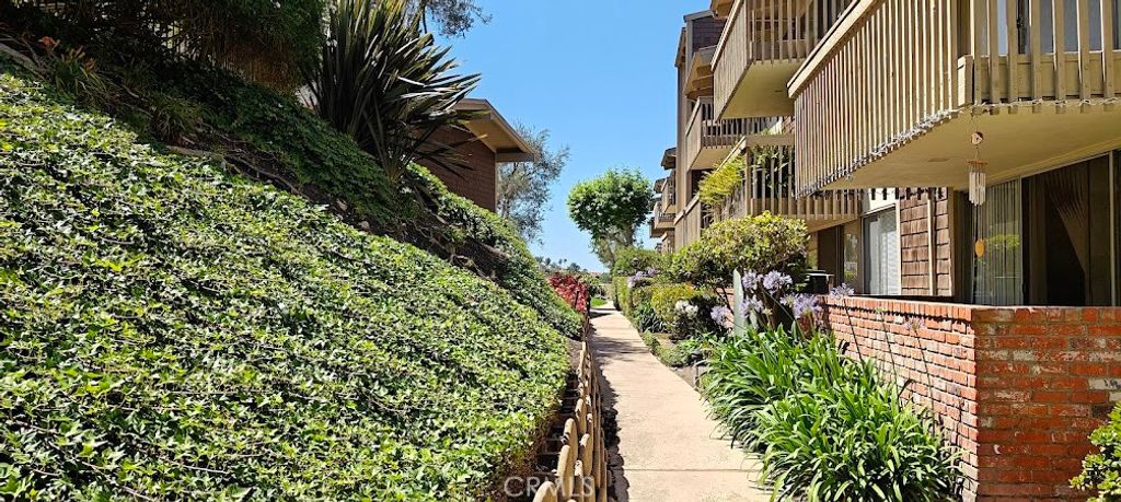 Image 56 of property listing at 6542 D-102 Ocean Crest, Rancho Palos Verdes, CA 90275