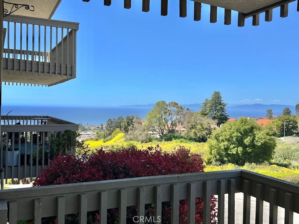 Image 7 of property listing at 6542 D-102 Ocean Crest, Rancho Palos Verdes, CA 90275