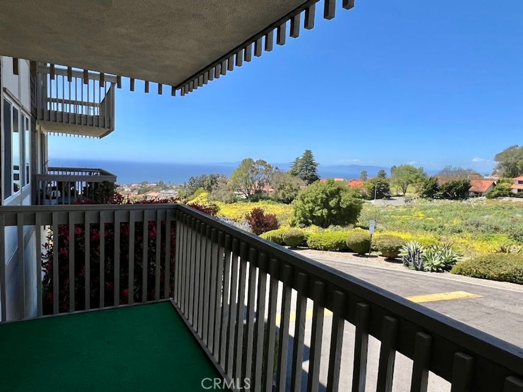 Image 8 of property listing at 6542 D-102 Ocean Crest, Rancho Palos Verdes, CA 90275