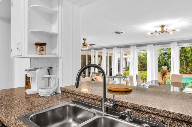 127 MIRAMAR Way, West Palm Beach, FL 33405