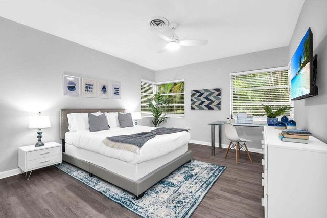 127 MIRAMAR Way, West Palm Beach, FL 33405