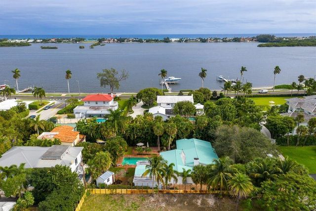 127 MIRAMAR Way, West Palm Beach, FL 33405