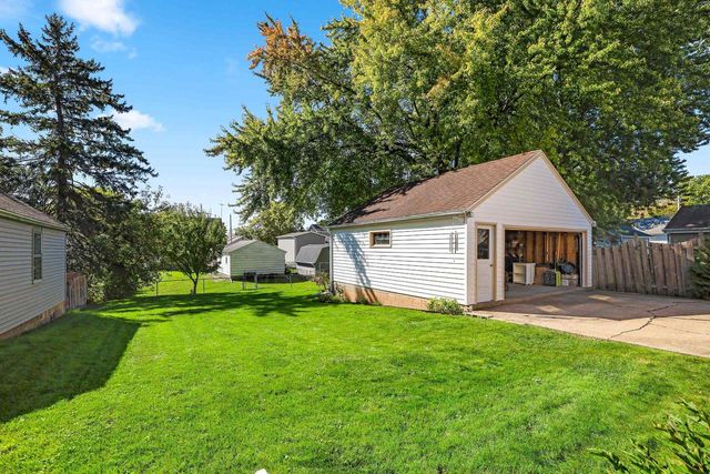 319 E LINCOLN AVENUE, Little Chute, WI 54140