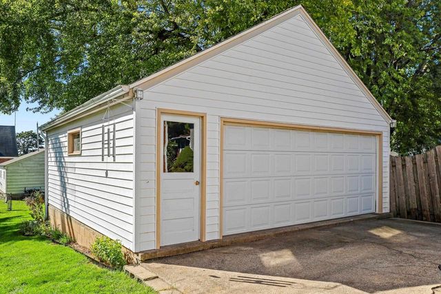319 E LINCOLN AVENUE, Little Chute, WI 54140