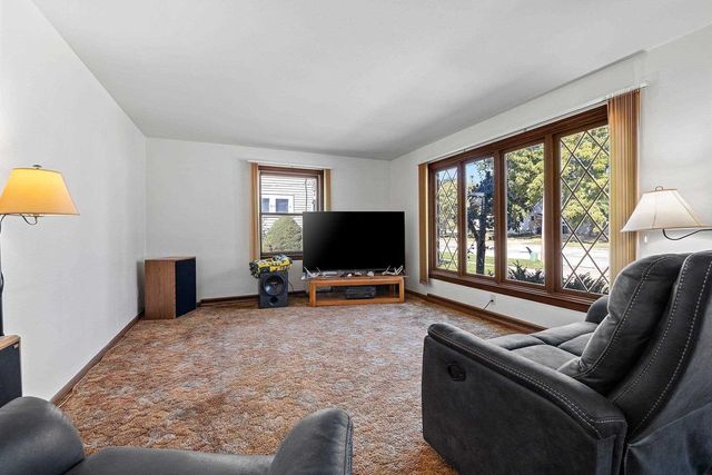 319 E LINCOLN AVENUE, Little Chute, WI 54140