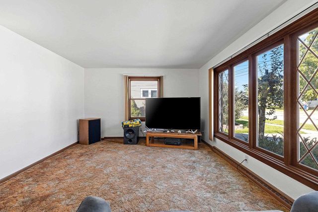 319 E LINCOLN AVENUE, Little Chute, WI 54140