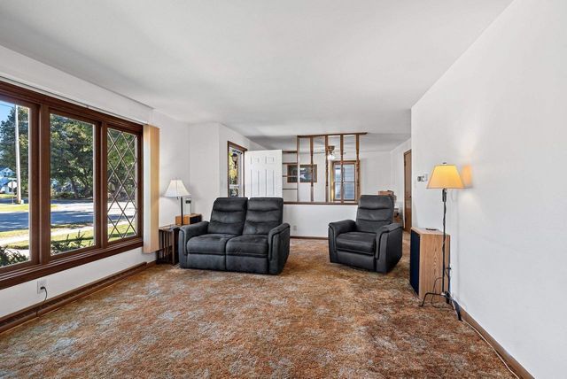 319 E LINCOLN AVENUE, Little Chute, WI 54140