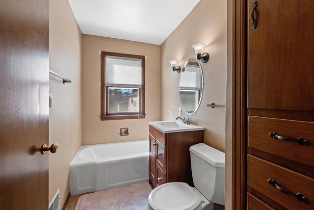 319 E LINCOLN AVENUE, Little Chute, WI 54140