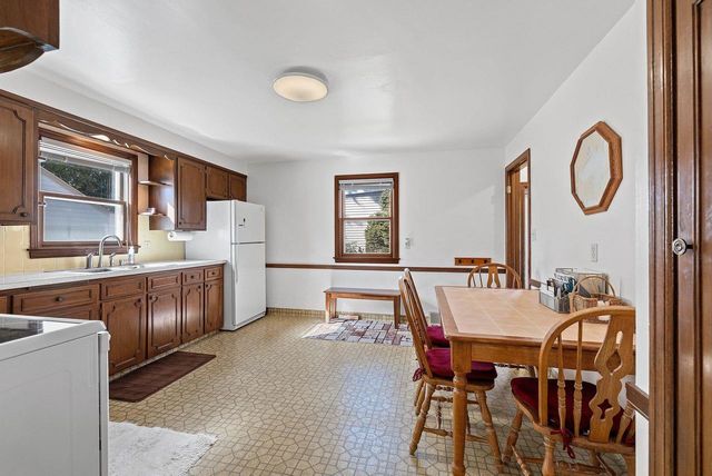 319 E LINCOLN AVENUE, Little Chute, WI 54140