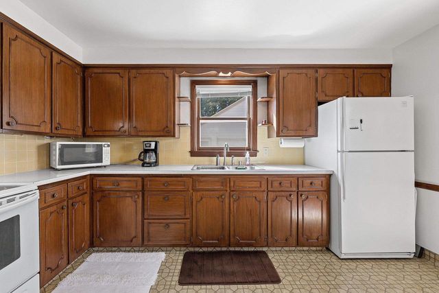 319 E LINCOLN AVENUE, Little Chute, WI 54140