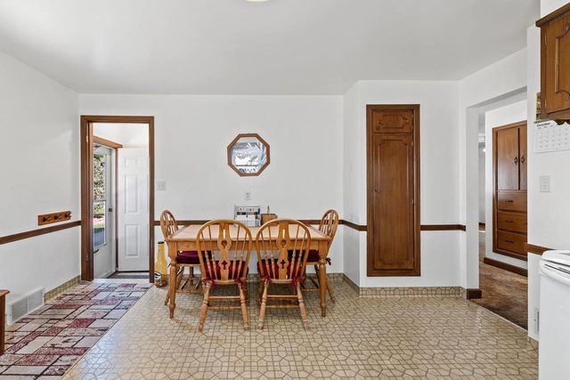 319 E LINCOLN AVENUE, Little Chute, WI 54140