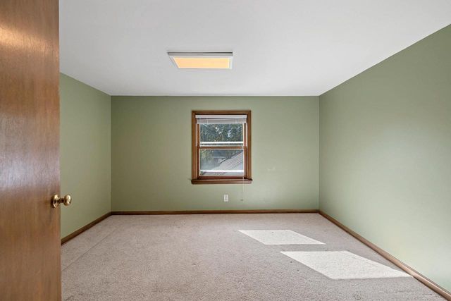 319 E LINCOLN AVENUE, Little Chute, WI 54140