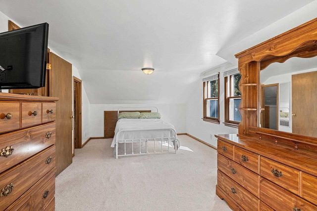319 E LINCOLN AVENUE, Little Chute, WI 54140