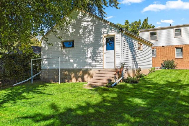 319 E LINCOLN AVENUE, Little Chute, WI 54140