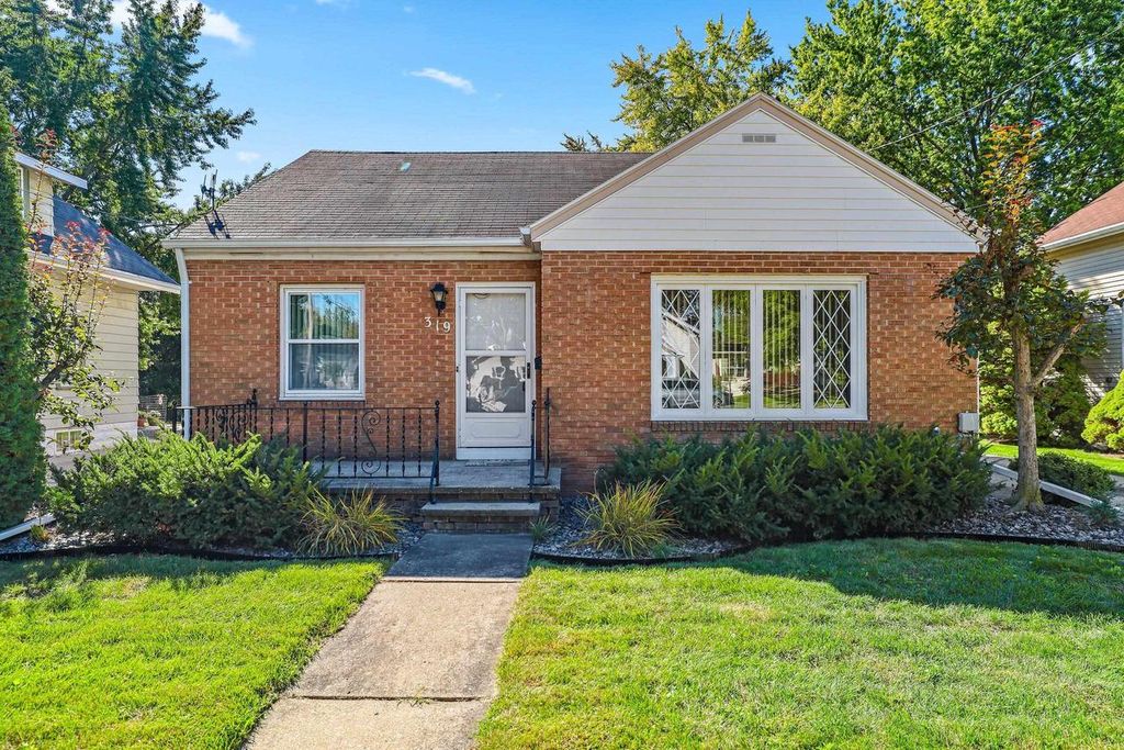 319 E LINCOLN AVENUE, Little Chute, WI 54140
