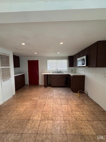 6601 Eucalyptus Drive 52, Bakersfield, CA 93306