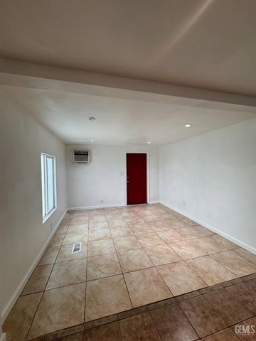 6601 Eucalyptus Drive 52, Bakersfield, CA 93306