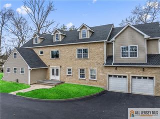 28 King George Road, Warren, NJ 07059