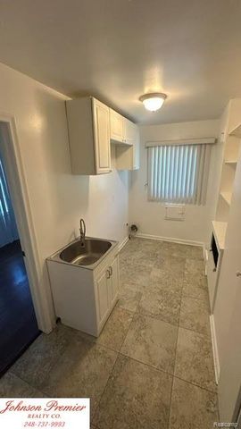 23345 Thorncliffe Street, Southfield, MI 48033