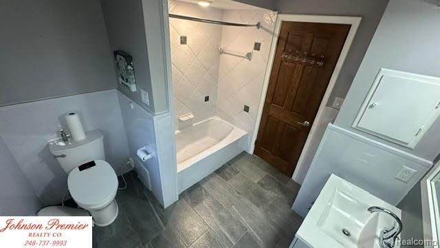 23345 Thorncliffe Street, Southfield, MI 48033