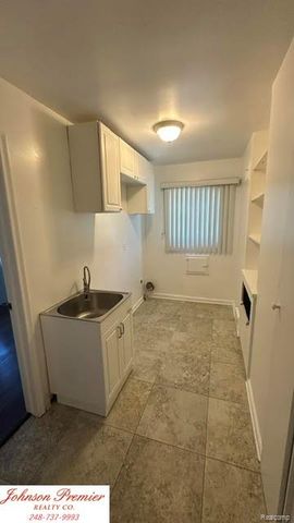 23345 Thorncliffe Street, Southfield, MI 48033