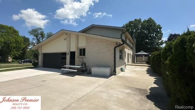 23345 Thorncliffe Street, Southfield, MI 48033