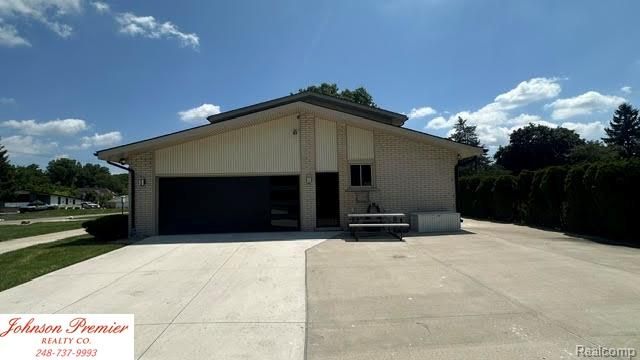 23345 Thorncliffe Street, Southfield, MI 48033