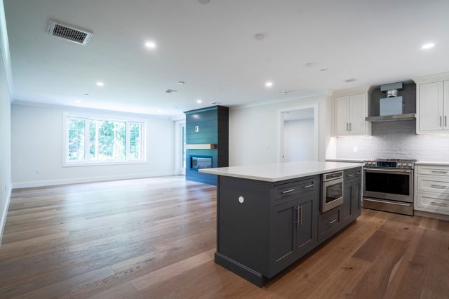93 Bedford Street 110, Lexington, MA 02420
