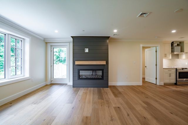 93 Bedford Street 110, Lexington, MA 02420