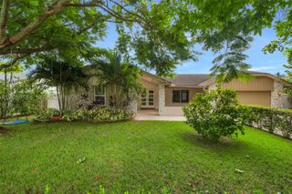 7700 NW 11th Pl, Plantation, FL 33322