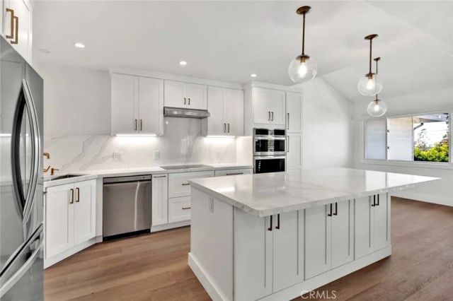 804 Gardenia, Corona Del Mar, CA 92625