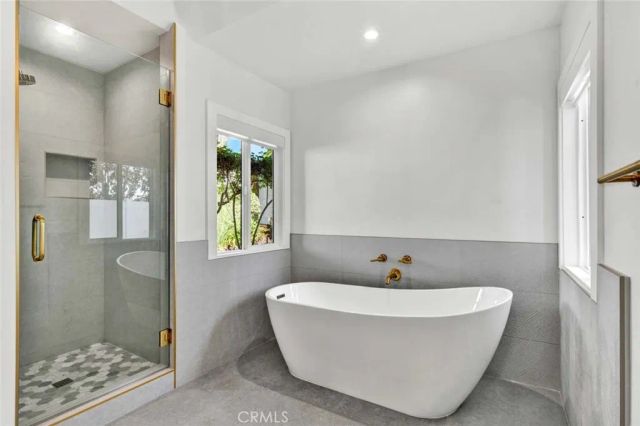 804 Gardenia, Corona Del Mar, CA 92625