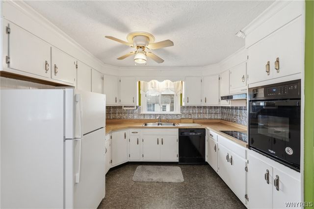 207 Huxley Drive, Amherst, NY 14226