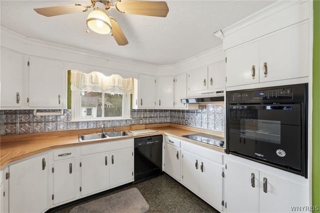 207 Huxley Drive, Amherst, NY 14226