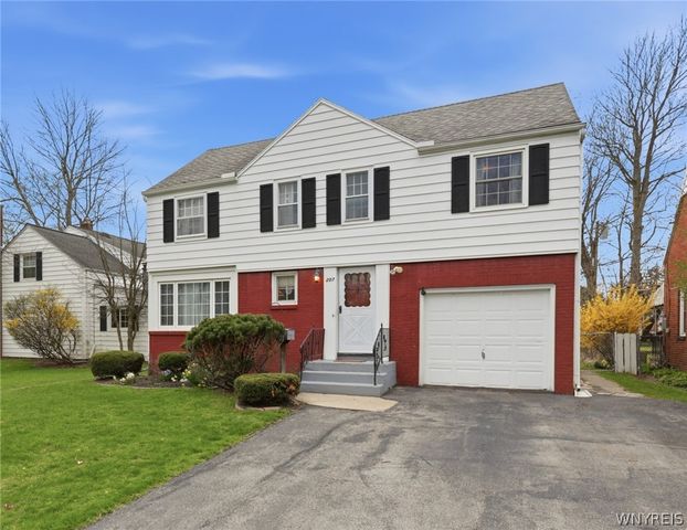 207 Huxley Drive, Amherst, NY 14226